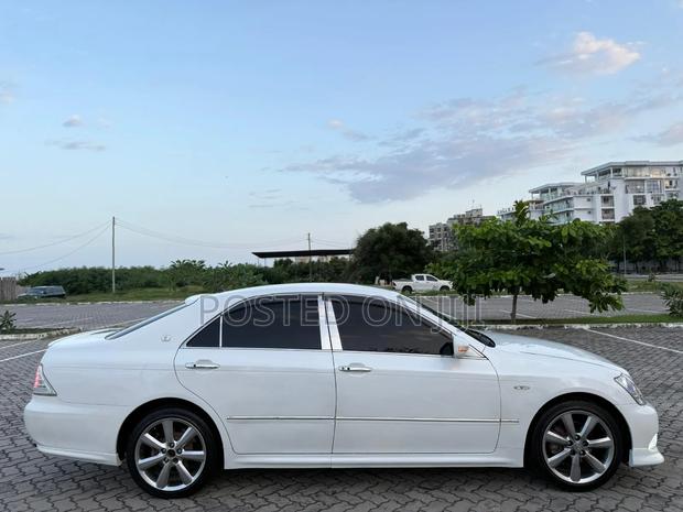 Toyota Crown 2007 White