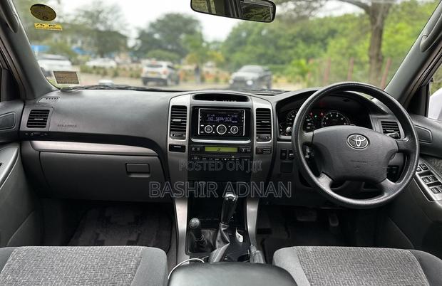 Toyota Land Cruiser Prado 2005 Silver