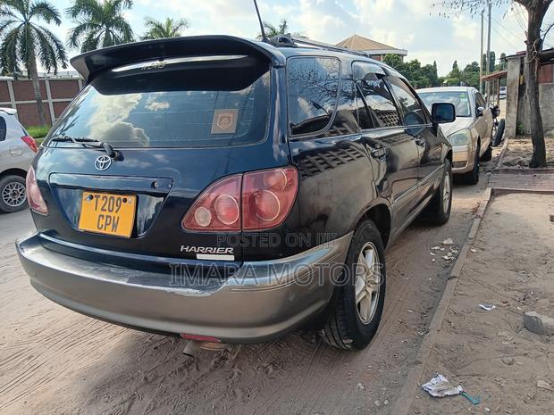 Toyota Harrier 2004 Blue