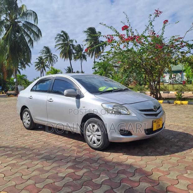 Toyota Belta 2007 Silver