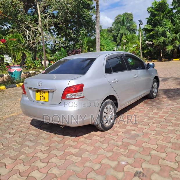 Toyota Belta 2007 Silver