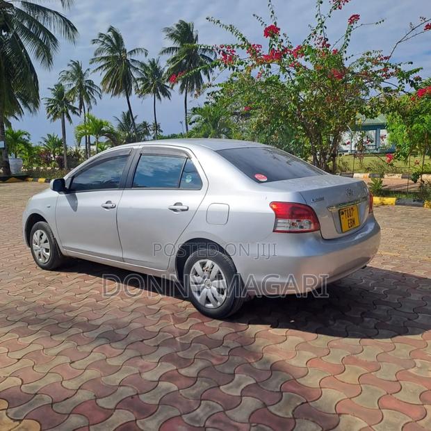 Toyota Belta 2007 Silver