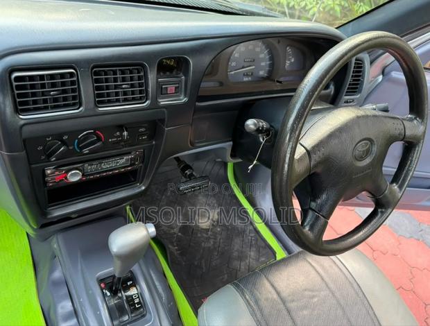 Toyota Hilux 2002 Gray