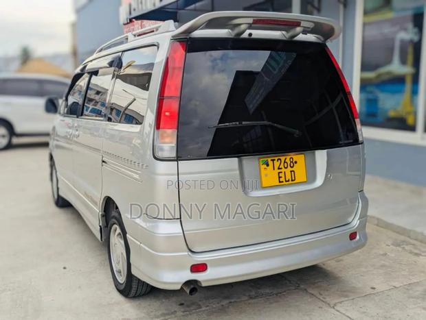 Toyota Noah 2005 Silver