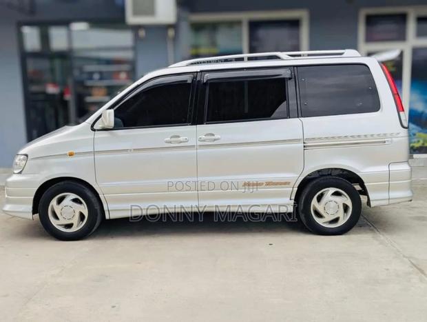 Toyota Noah 2005 Silver