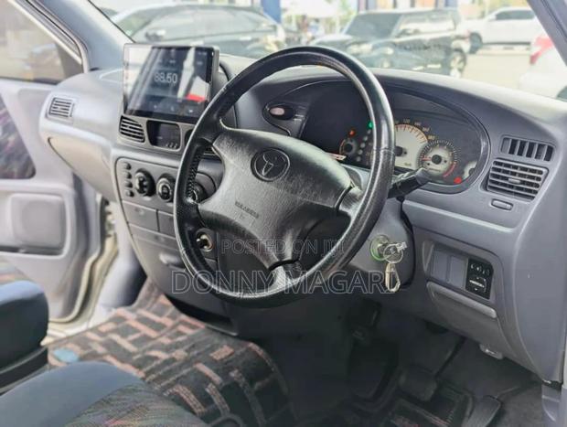 Toyota Noah 2005 Silver