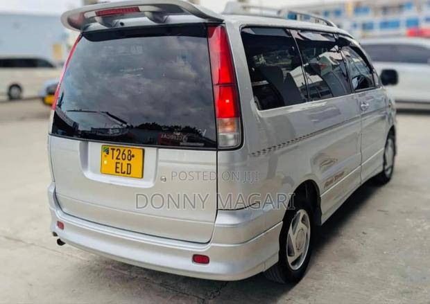 Toyota Noah 2005 Silver