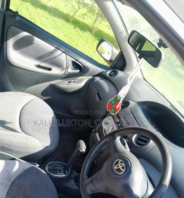 Toyota Vitz 2005 Silver