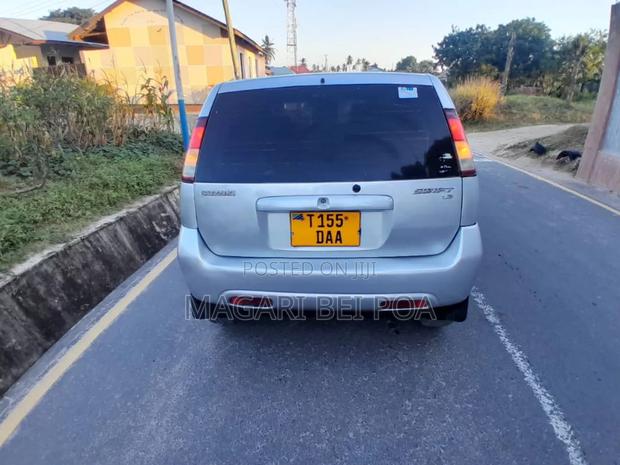 Suzuki Swift 2025 Silver