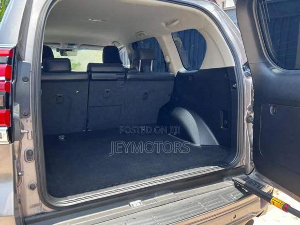 Toyota Land Cruiser Prado 2019 Gray