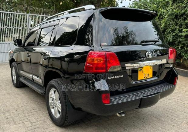 Toyota Land Cruiser 2013 Black