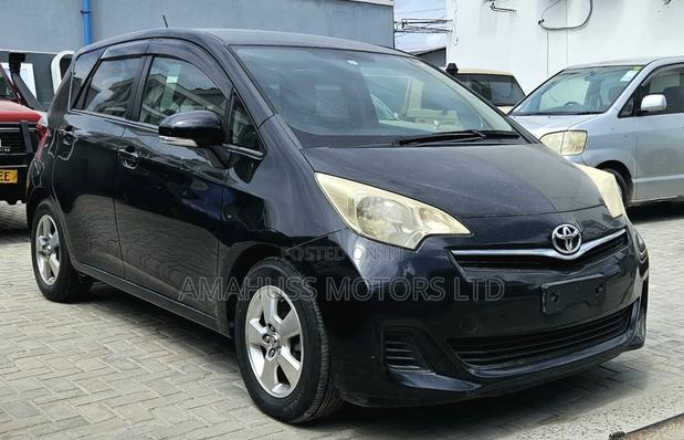 Toyota Ractis 2011 Black
