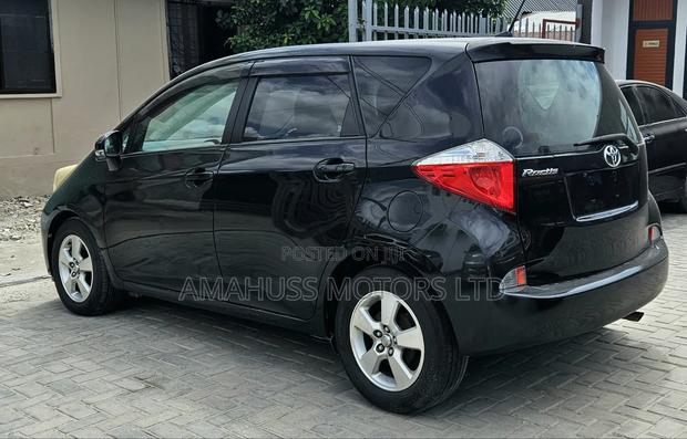 Toyota Ractis 2011 Black