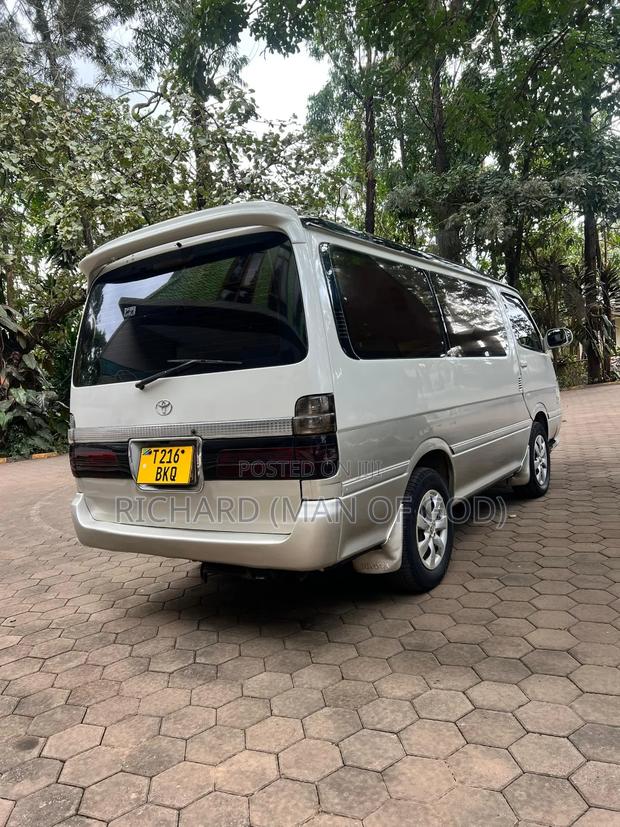 Toyota HiAce 1998 Silver