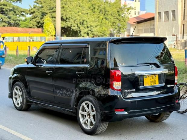 Toyota Corolla Rumion 2010 Black