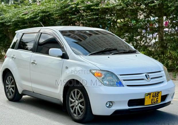 Toyota IST 2004 White