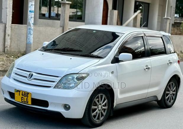 Toyota IST 2004 White