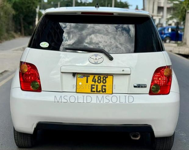 Toyota IST 2004 White