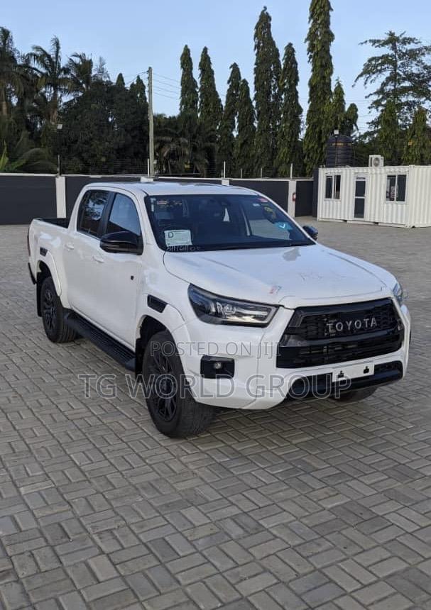 Toyota Hilux Revo Double Cab Deisel 2.4 AWD 2022 White