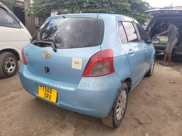 Toyota Vitz 2005 Blue