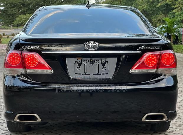 Toyota Crown 2012 Black