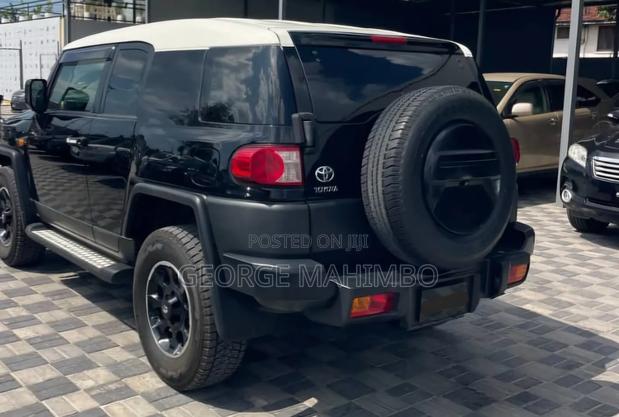 Toyota FJ Cruiser 2014 Black