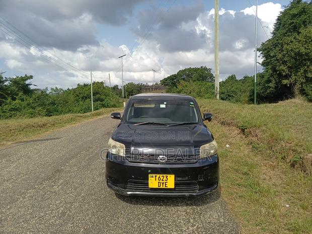 Toyota Corolla Rumion Hatchback 1.5 FWD 2010 Black