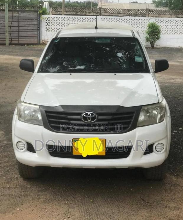 Toyota Hilux 2014 White
