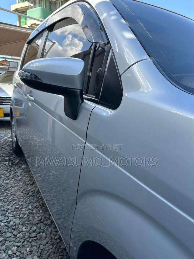 Toyota Spade 2014 Silver