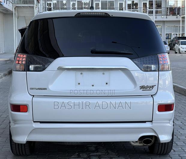 Mitsubishi Outlander 2010 White
