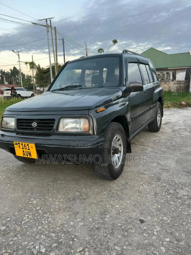 Suzuki Escudo 1997 Black
