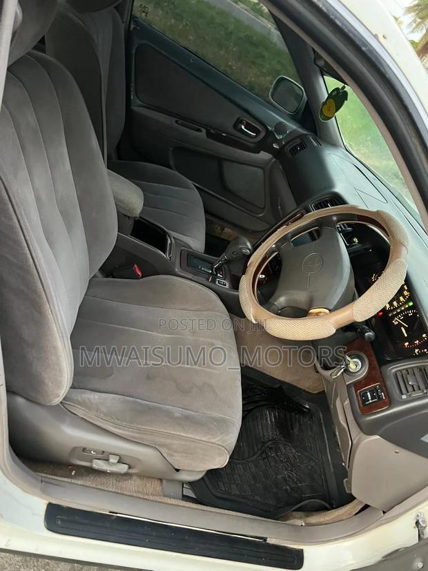 Toyota Mark II 1998 White