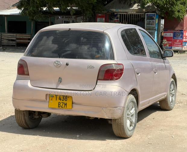 Toyota Vitz 2003 Silver