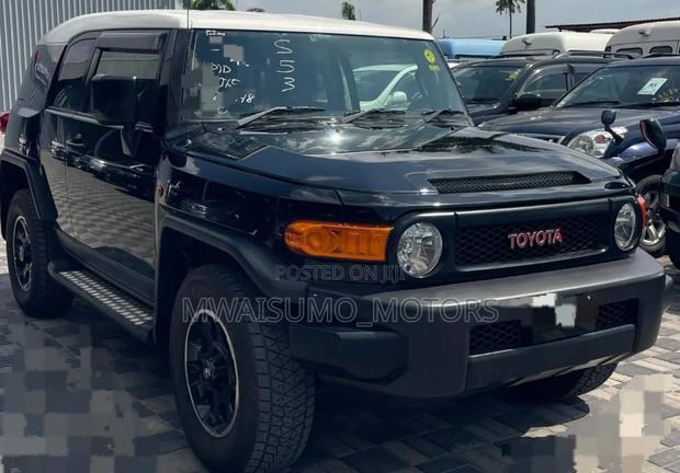 Toyota FJ Cruiser 2014 Black