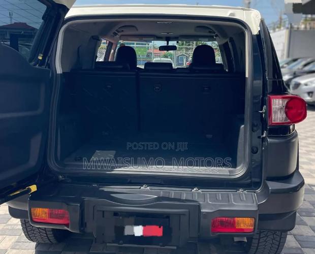 Toyota FJ Cruiser 2014 Black