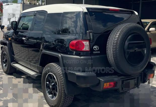 Toyota FJ Cruiser 2014 Black