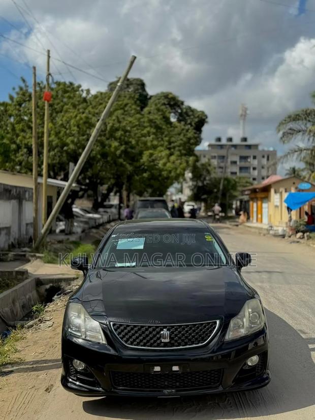 Toyota Crown 2010 Black
