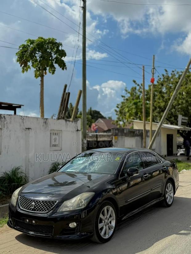 Toyota Crown 2010 Black