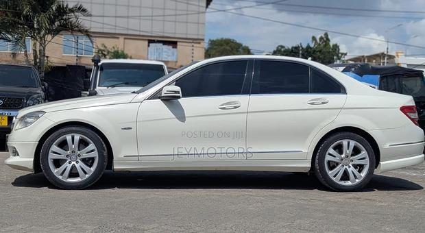 Mercedes-Benz C200 2010 Pearl