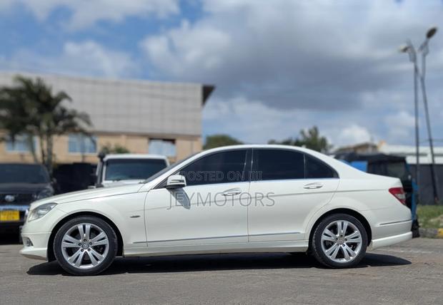 Mercedes-Benz C200 2010 Pearl