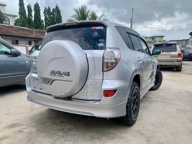 Toyota RAV4 I4 2006 Silver