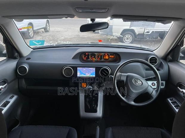 Toyota Corolla Rumion Hatchback 1.5 FWD 2012 Matt Black