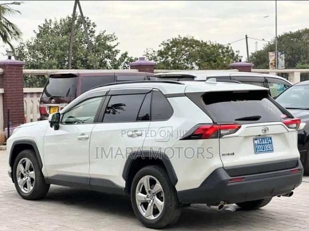 Toyota RAV4 2020 White