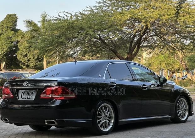 Toyota Crown 2009 Black