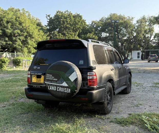 Toyota Land Cruiser 2003 Gray