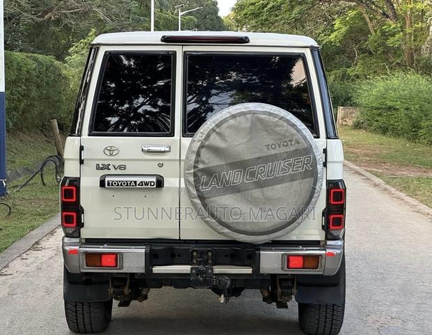 Toyota Land Cruiser 2016 White