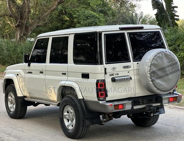 Toyota Land Cruiser 2016 White