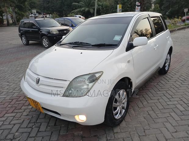 Toyota IST 2004 White