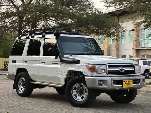 Toyota Land Cruiser 2010 White