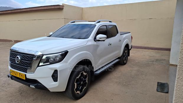 Nissan Navara 2023 White